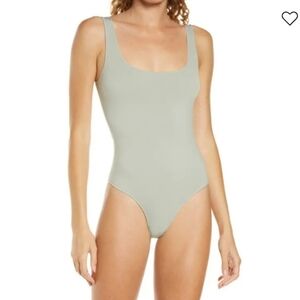 SKIMS Essential Scoop Neck‎ Bodysuit
